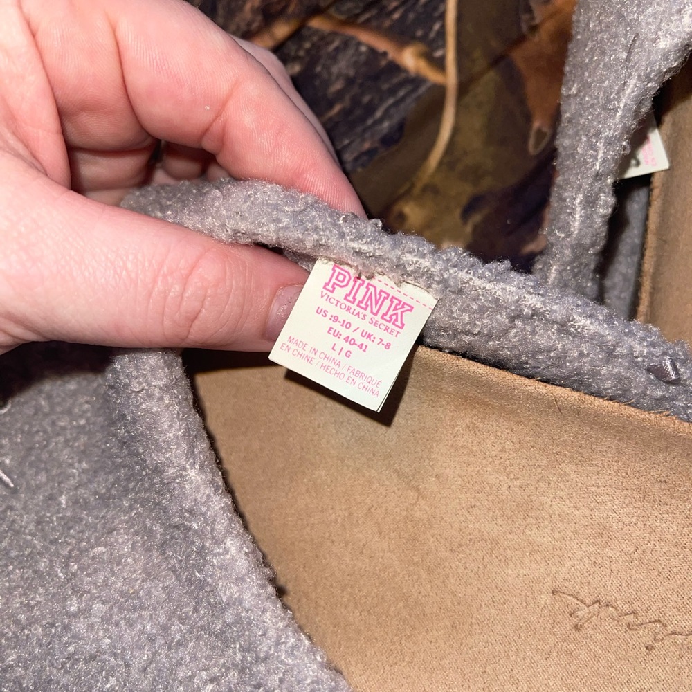 😎VS PINK sherpa clogs- PRICE FIRM😎 - Picture 3 of 5